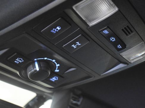 Used 2017 Toyota Tacoma TRD Pro image 95