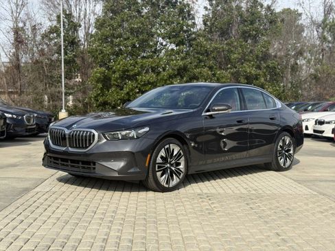 Certified 2025 BMW 530i w/ Premium Package image 2