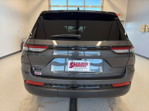 Used 2023 Jeep Grand Cherokee Altitude image 7