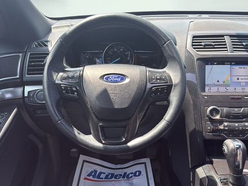 Used 2019 Ford Explorer XLT w/ Equipment Group 202A AWD/4WD image 18
