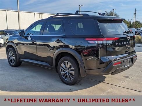 Used 2022 Nissan Pathfinder SV image 8