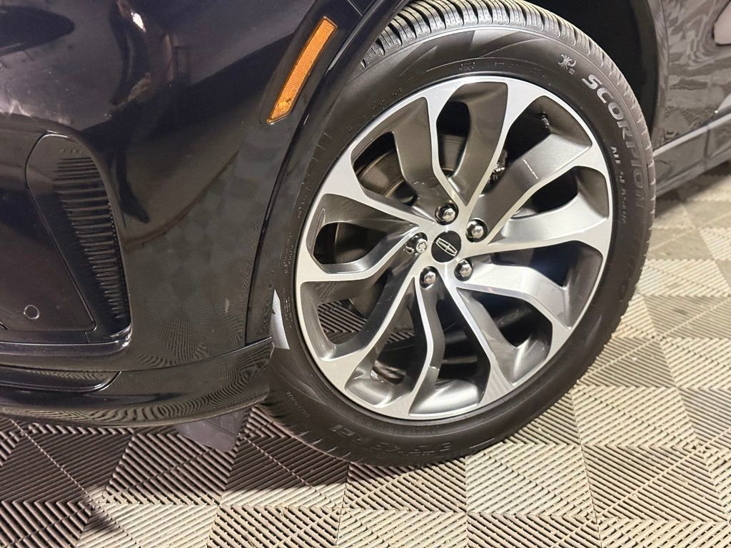 Used 2025 Lincoln Aviator AWD w/ Jet Appearance Package image 2