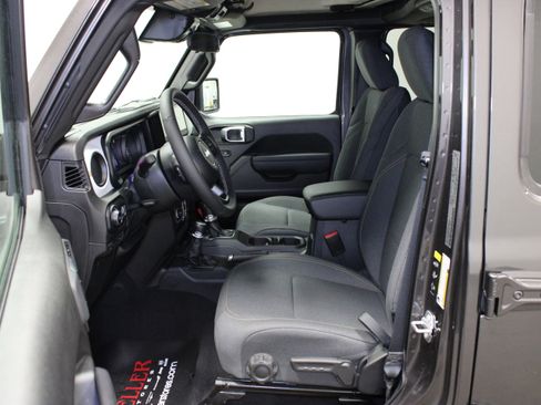 Used 2025 Jeep Wrangler Unlimited Sport AWD/4WD image 16
