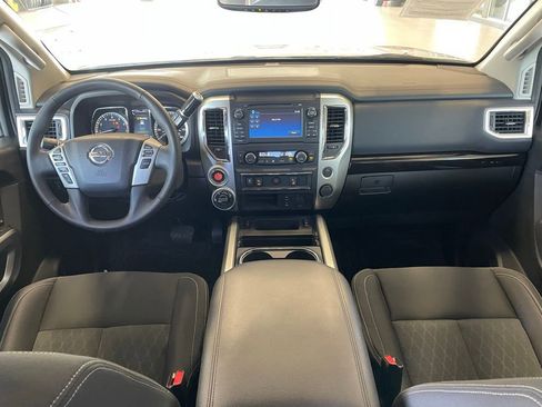 Certified 2018 Nissan Titan SV w/ SV Convenience Package image 12