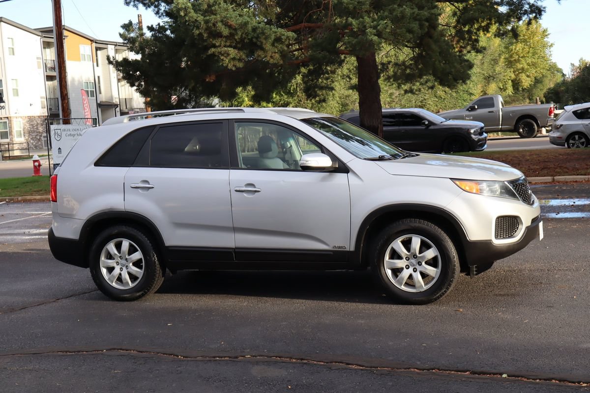Used 2013 Kia Sorento LX AWD/4WD image 2