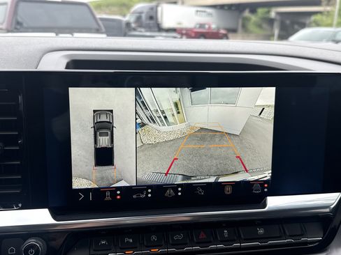 Used 2024 Chevrolet Silverado 1500 High Country w/ High Country Premium Package AWD/4WD image 26