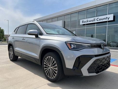 New 2025 Volkswagen Taos SE image 6