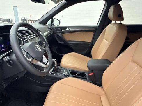 Certified 2024 Volkswagen Tiguan SE AWD/4WD image 20