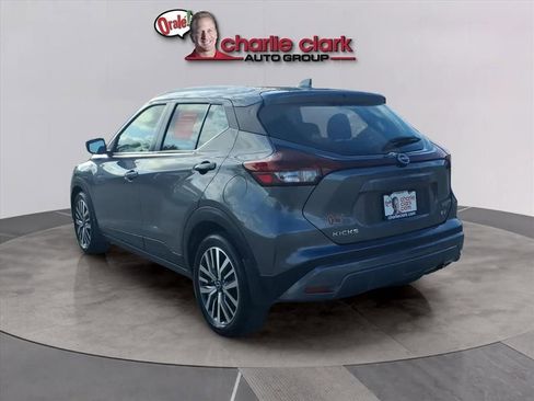 Used 2023 Nissan Kicks SV FWD image 3