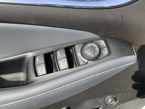 Used 2023 Buick Enclave Essence image 25