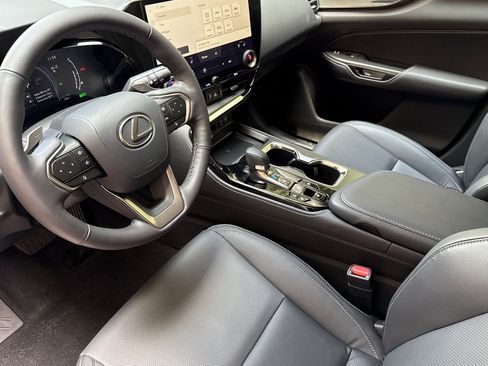 Used 2025 Lexus NX 350h AWD w/ Accessory Package (A2) image 4