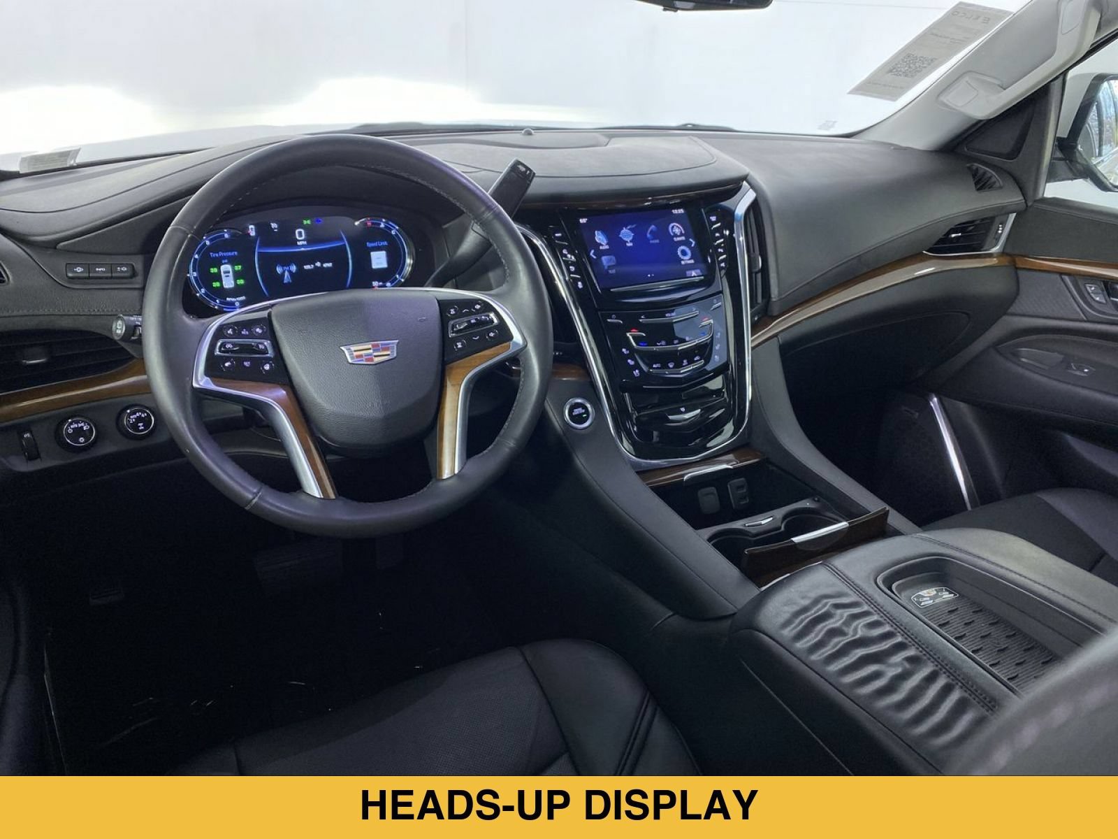 Used 2017 Cadillac Escalade Luxury AWD/4WD image 2