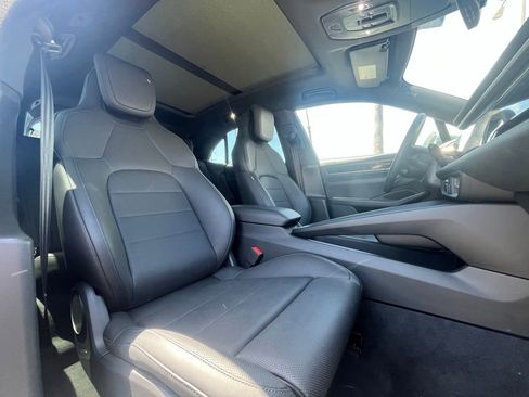 Used 2025 Porsche Macan Electric w/ Premium Package RWD image 12