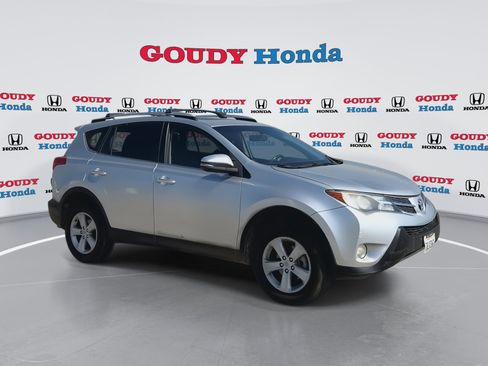 Used 2014 Toyota RAV4 XLE FWD image 2