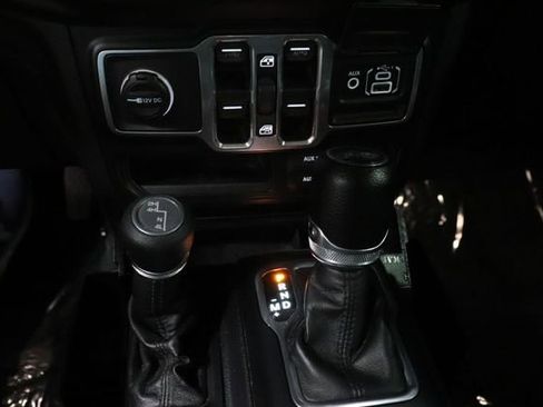 Used 2018 Jeep Wrangler Unlimited Sport S AWD/4WD image 22