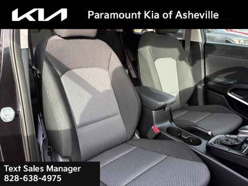 Used 2023 Kia Soul LX w/ LX Technology Package image 17