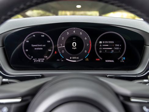 Certified 2024 Porsche Cayenne AWD/4WD image 33