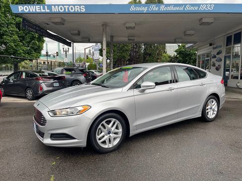 Used 2015 Ford Fusion SE FWD image 1