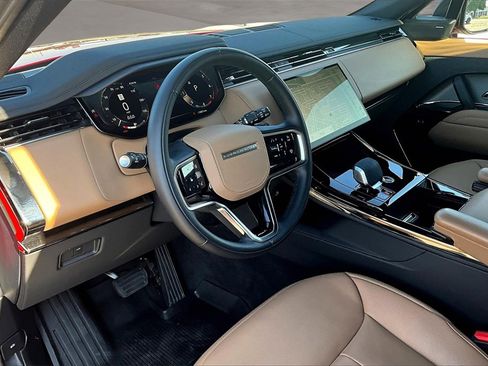 Used 2025 Land Rover Range Rover Sport SE image 13