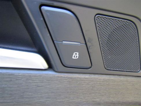 Used 2019 Audi A4 2.0T Premium image 28