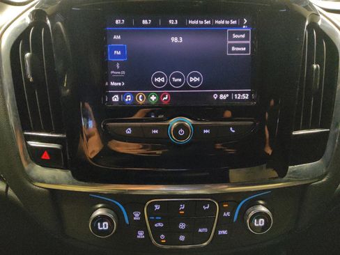 Used 2021 Chevrolet Traverse LS FWD image 25