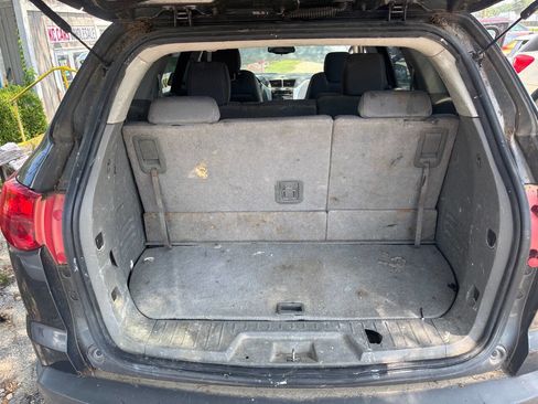 Used 2011 Chevrolet Traverse LS image 10