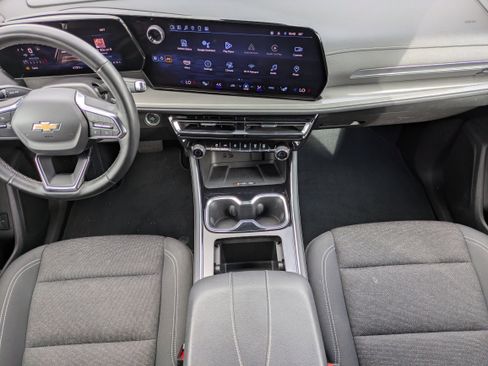 Used 2024 Chevrolet Traverse LT image 12