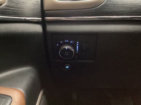 Used 2017 Jeep Grand Cherokee Summit image 41