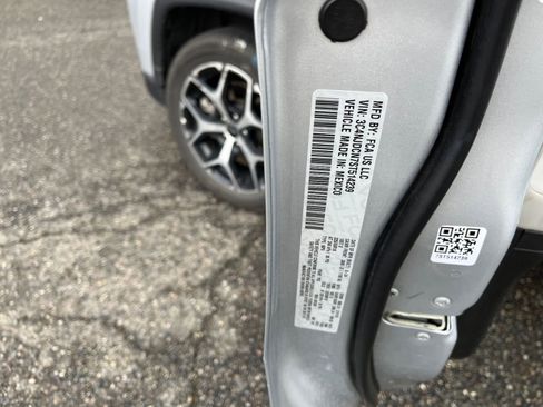 Used 2025 Jeep Compass Limited image 9