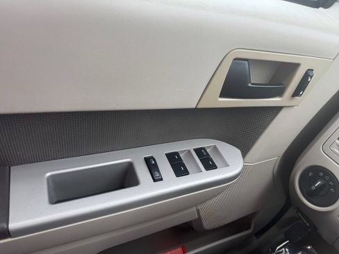 Used 2009 Ford Escape XLT FWD image 8