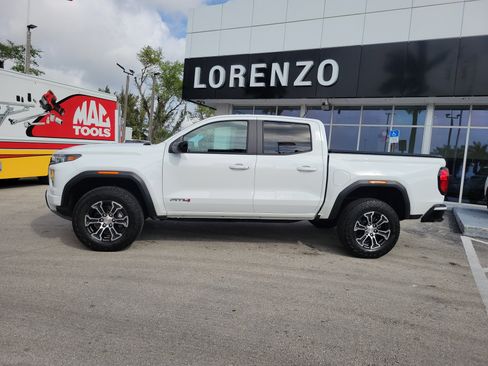 Used 2025 GMC Canyon AT4 image 8