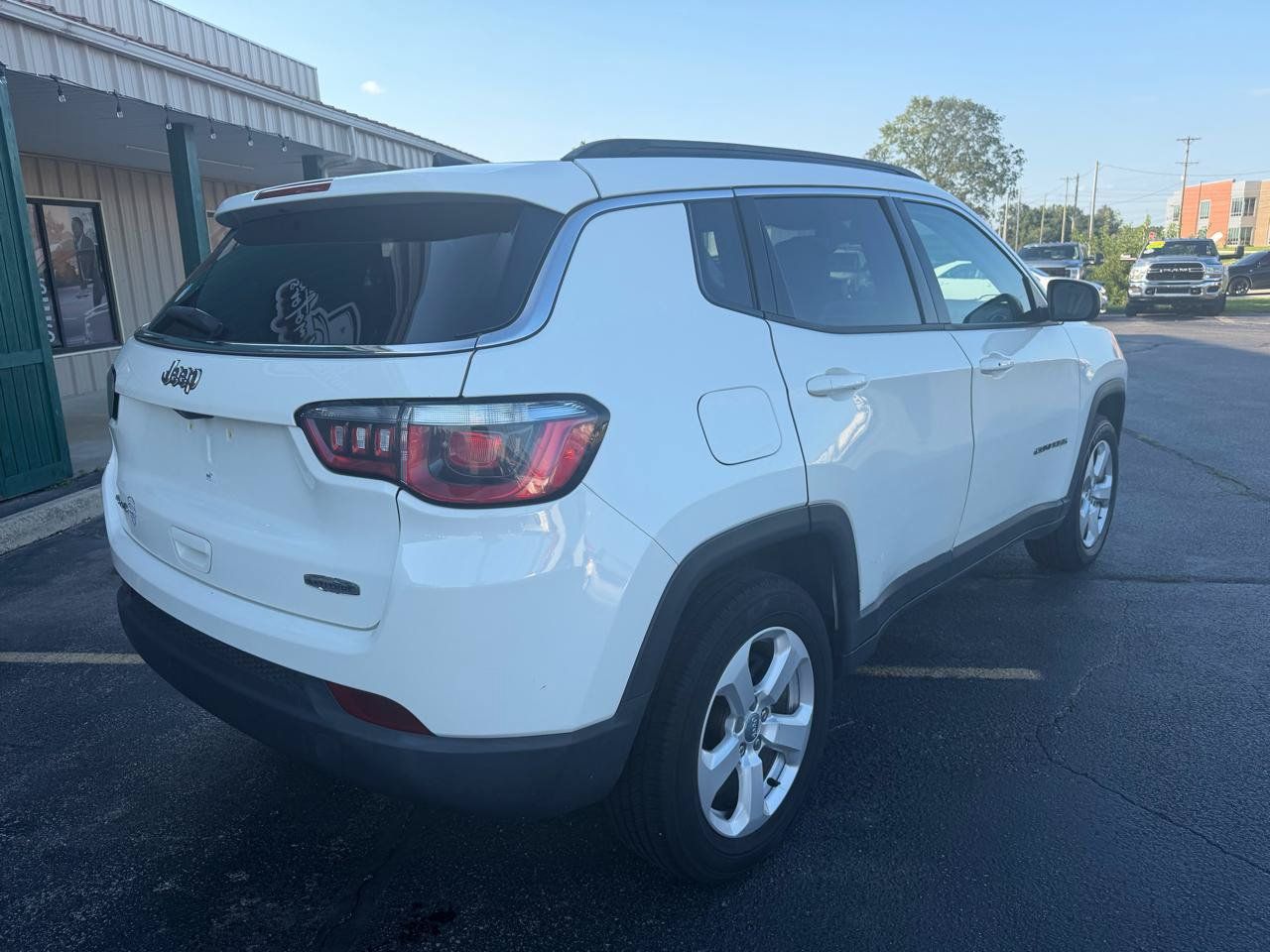 Used 2018 Jeep Compass Latitude w/ Popular Equipment Group AWD/4WD image 3