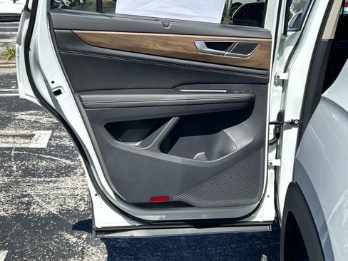 New 2026 Volkswagen Atlas SE FWD image 11