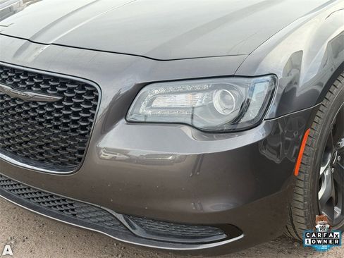 Used 2023 Chrysler 300 Touring w/ Sport Appearance Package image 9