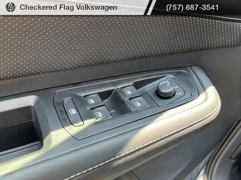 New 2025 Volkswagen Atlas Cross Sport SE image 28