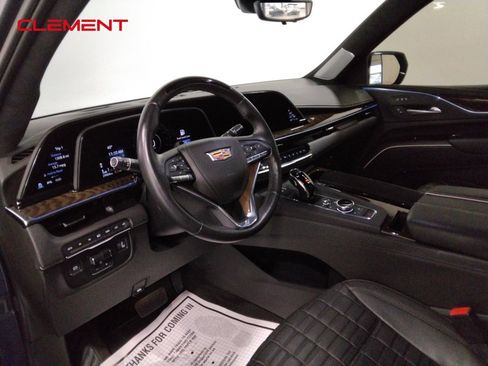 Used 2023 Cadillac Escalade Sport Platinum w/ LPO, ONYX Package image 33
