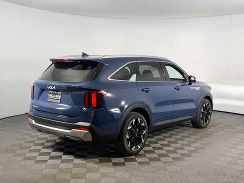 Used 2024 Kia Sorento EX w/ Panoramic Sunroof Package FWD image 8