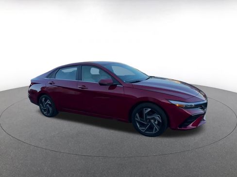 Used 2025 Hyundai Elantra Limited image 2