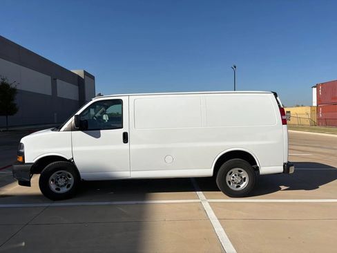 Used 2020 Chevrolet Express 2500 w/ Enhanced Convenience Package image 6