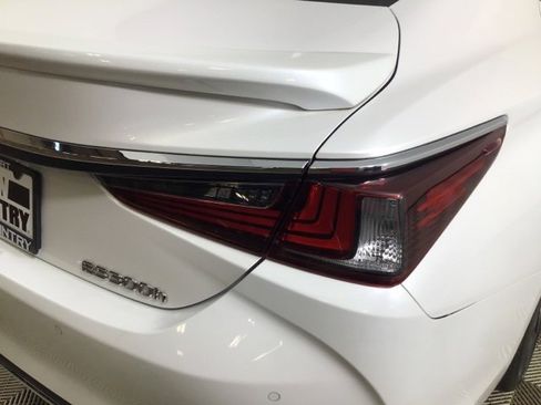Used 2023 Lexus ES 300h w/ Premium Package image 25