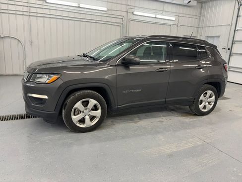 Used 2021 Jeep Compass Latitude w/ Driver Assistance Group FWD image 12