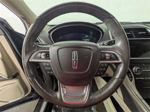Used 2019 Lincoln Nautilus Select image 18