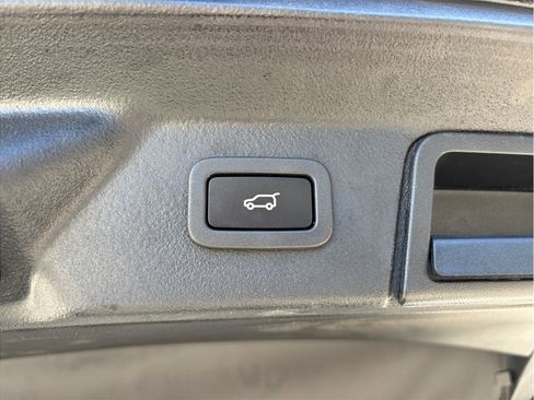 Used 2019 Land Rover Range Rover Velar R-Dynamic SE image 51