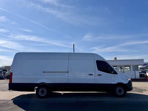 Used 2021 Mercedes-Benz Sprinter 2500 image 5