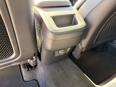 Certified 2025 Volvo XC60 B5 Plus image 31