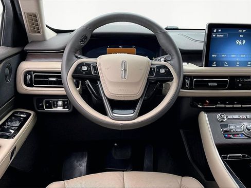 Used 2023 Lincoln Aviator Reserve w/ Equipment Group 201A image 5