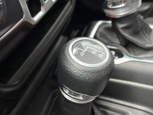 Used 2025 Jeep Gladiator Sport AWD/4WD image 36