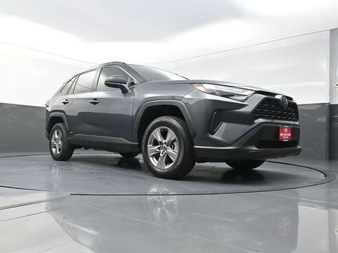 Used 2025 Toyota RAV4 LE AWD/4WD image 30