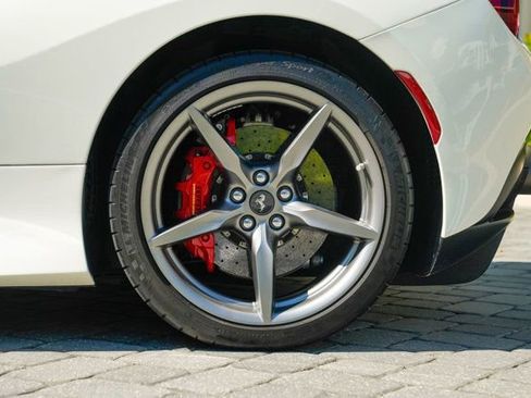 Used 2021 Ferrari F8 Tributo image 17