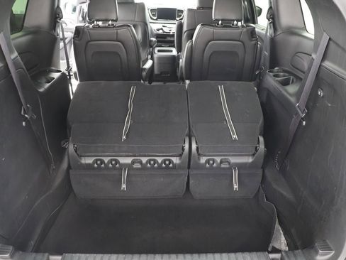 Used 2025 Chrysler Pacifica Select FWD image 25
